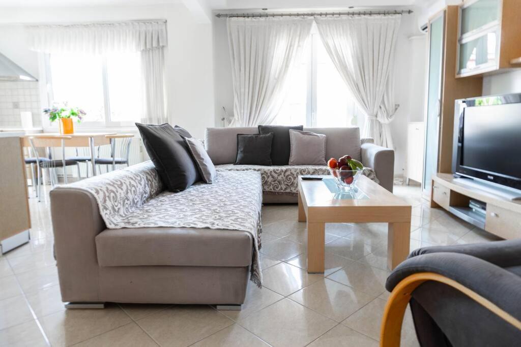 2 Bedroom Holiday Flat, Renovated, In The Centre 艾斯普罗瓦塔 外观 照片